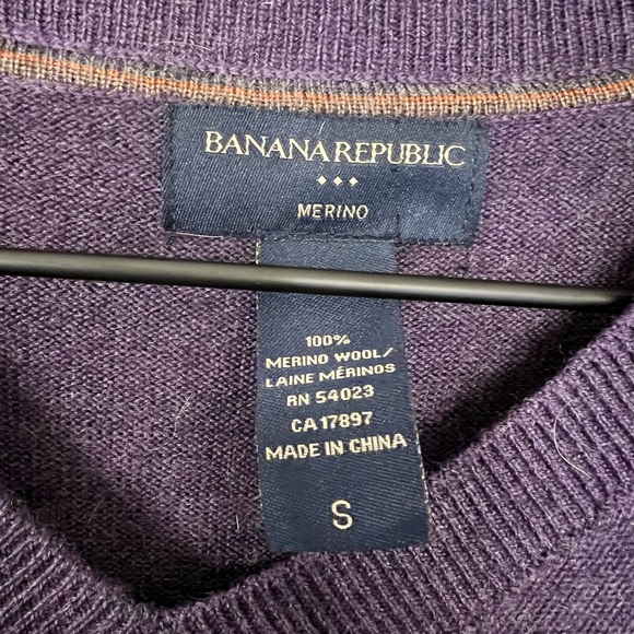 Banana Republic Merino Wool V Neck Sweater - Picture 4 of 6